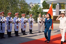 Phó Chủ tịch nước thăm, tặng quà lực lượng Công an tỉnh Long An