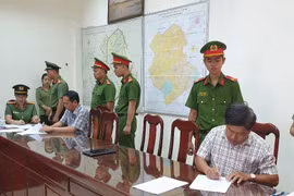 Bắt tạm giam một phó chủ tịch UBND huyện ở Hậu Giang