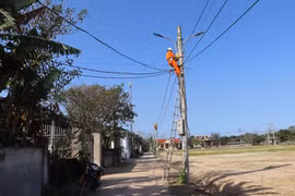PC Quảng Bình: Trao tặng công trình “Thắp sáng đường quê” cho cộng đồng dân cư vùng nông thôn