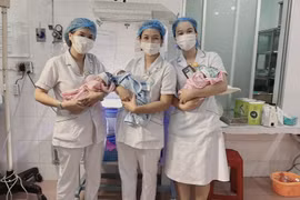 Sản phụ 40 tuổi ở Kon Tum mang thai tự nhiên, sinh cùng lúc 3 em bé