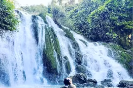 Chiêm ngưỡng vẻ đẹp hoang sơ của thác Thung (Hoà Bình)