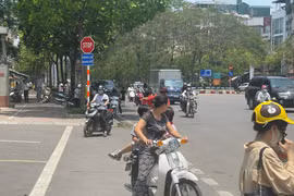 Đề xuất tăng mức xử phạt người điều khiển xe máy không đội mũ bảo hiểm
