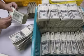 Đồng USD tự do giảm sâu, “loạn giá” trên thị trường ngân hàng