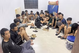 Lào Cai: Phát hiện 19 đối tượng nghiện ma tuý trên một xe ô tô