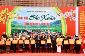 Chủ tịch nước Võ Văn Thưởng dự Ngày hội sắc Xuân trên mọi miền Tổ quốc