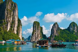Khám phá làng chài cổ giữa lòng di sản Vịnh Hạ Long