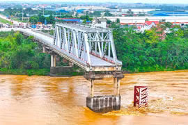 Duyệt khẩn cấp hơn 9 tỷ đồng trục vớt cầu Phong Châu