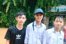 Nghệ An: 4 học sinh dũng cảm cứu sống 2 người bị lũ cuốn