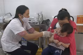 Nam Định: Phấn đấu có 95% trẻ em từ 1-5 tuổi tiêm đủ mũi vắc-xin phòng, chống dịch sởi