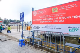 Hà Nội: Vẫn còn khó khăn khi thực hiện thanh toán trông giữ xe không dùng tiền mặt