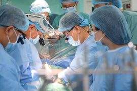 Nghẹt thở ca ghép tim từ người hiến tặng ở Hà Nội cho bệnh nhân nguy kịch ở Huế