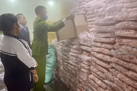 Hà Nội phát hiện cơ sở tập kết mỡ bò, óc lợn bẩn cực lớn tại Thường Tín