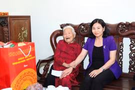 Phó Bí thư Thường trực Thành ủy Hà Nội thăm động viên thương, bệnh binh, gia đình chính sách