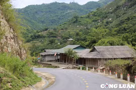 Mường Lát (Thanh Hóa): Dự án tái định cư chậm tiến độ, hàng chục hộ dân sống 'bất an' trước nguy cơ sạt lở!