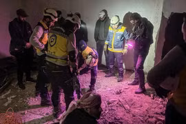 Hàng nghìn tù nhân được phóng thích từ những nhà tù 'khét tiếng' của Syria