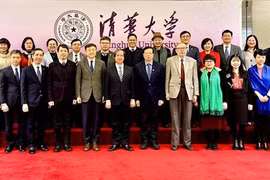 100% sinh viên Việt Nam học tại Đại học Thanh Hoa đều được cấp học bổng