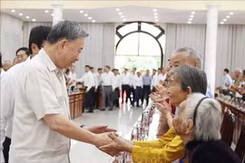 Tổng Bí thư Tô Lâm gặp mặt, tặng quà đối tượng chính sách tại Đồng Tháp