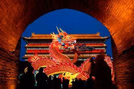 Thưởng thức lễ hội đèn lồng ở nơi khởi đầu của Con đường tơ lụa