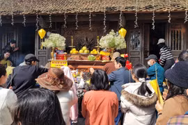 Chùa Hương Tích Hà Tĩnh tấp nập khách du xuân đầu năm