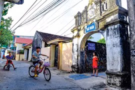 Ngôi làng ngàn năm tuổi trong lòng thành phố