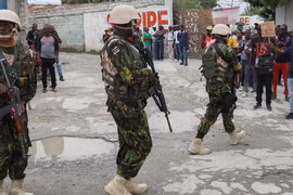 Cảnh sát Kenya tới Haiti làm nhiệm vụ quốc tế bị nợ lương 2 tháng