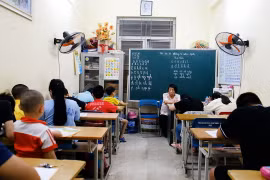 Ấm lòng lớp học tình thương của “bà giáo” già