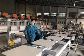Cả nước có 83 nhà máy gạch ốp lát, hoạt động chỉ hơn một nửa công suất