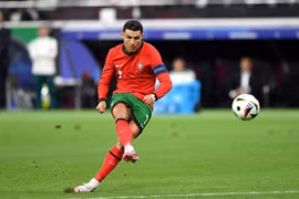 Diogo Costa cản phá 3 quả 11m, Bồ Đào Nha thắng kịch tính Slovenia