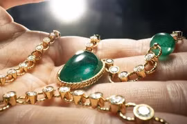 Nghệ thuật đính đá Piaget: Đánh thức vẻ đẹp say ngủ