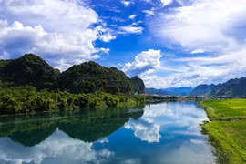 Anh là một với dòng sông