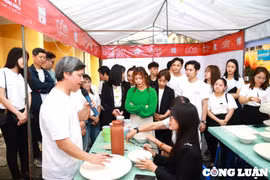 Triển lãm 'Gốm - Từ bếp lên phòng khách'