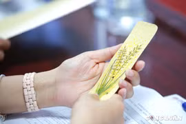 Học sinh, sinh viên sáng tạo 'biến' rơm thành giấy, gỗ, lương khô