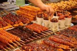 Hà Nội: Kiểm soát an toàn thực phẩm các cơ sở dịch vụ ăn uống, thức ăn đường phố