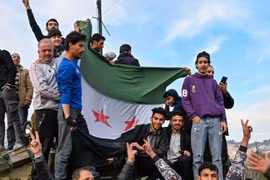 Phương Tây mở rộng quan hệ với giới lãnh đạo mới của Syria