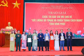 Vĩnh Phúc trao giải cuộc thi viết về lực lượng vũ trang và chiến tranh cách mạng