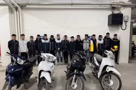 Hà Nội: Rú ga, nẹt pô, hàng chục thanh thiếu niên bị tạm giữ