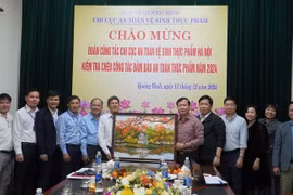 Chi cục ATTP Hà Nội kiểm tra công tác năm 2024 tại Chi cục ATTP Quảng Bình