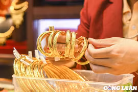 Giá liên tục 'nhảy múa', người dân có nên mua vàng vào dịp vía Thần Tài?