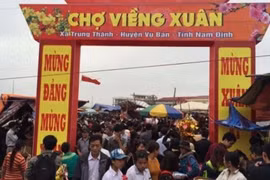 Nam Định: Hàng trăm cán bộ, chiến sĩ tham gia phân luồng giao thông dịp chợ Viềng Xuân 2024