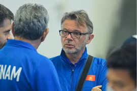 Thầy trò HLV Troussier lên đường sang Qatar dự Asian Cup 2023