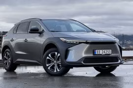 Toyota điều chỉnh kế hoạch sản xuất xe điện: Cắt giảm 1/3 sản lượng vào năm 2026