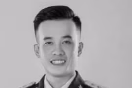 Truy tặng Huân chương Bảo vệ Tổ quốc hạng Ba cho Đại úy Nguyễn Đình Khiêm hy sinh khi chống bão số 3