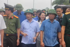 Phó Thủ tướng Hồ Đức Phớc trực tiếp kiểm tra vụ sập cầu Phong Châu tại Phú Thọ