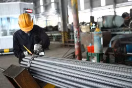 VN-Index giảm hơn 6 điểm, cổ phiếu thép 'ngược dòng nước lũ'