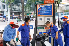 Mất điện do bão Yagi, nhiều cây xăng phải chạy máy phát để xuất hóa đơn