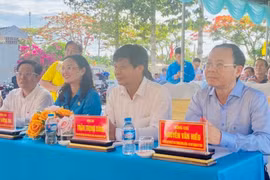 Khánh thành “Đường cờ Tổ quốc” và trao học bổng cho học sinh tại TP Cần Thơ