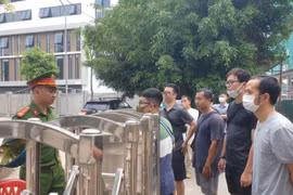 Vụ cháy làm 14 người tử vong: Người thân nghẹn ngào nhận dạng nạn nhân