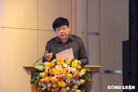 Đưa ra hướng để phát triển mạnh mẽ nền văn học, nghệ thuật Việt Nam
