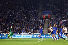 Tottenham chia điểm với Leicester ở trận mở màn Ngoại hạng Anh