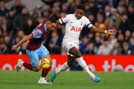 Tottenham đánh bại Burnley bằng siêu phẩm sút xa của Pedro Porro